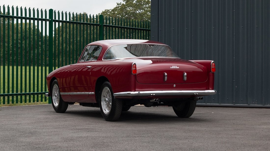 Coupe in Sunningdale, England, United Kingdom 2 - 10773722
