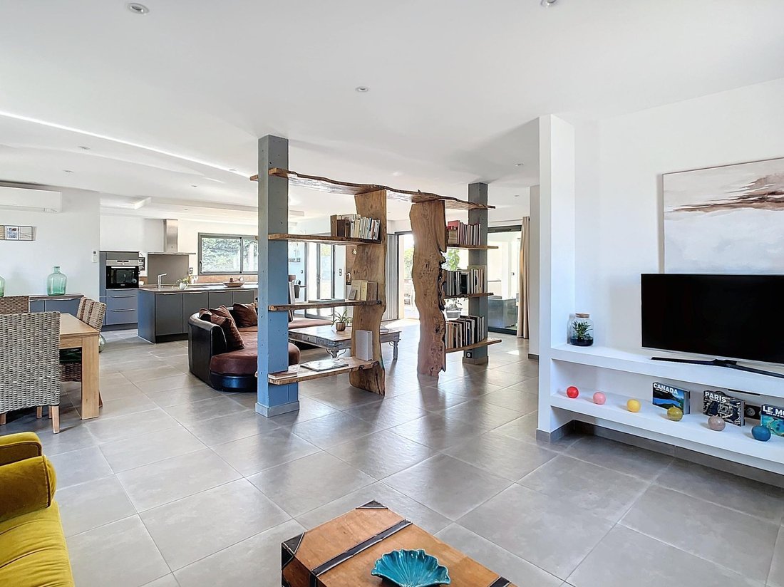 Maison D'architecte De 206m² Sur Une Parcelle In Perpignan, Occitanie