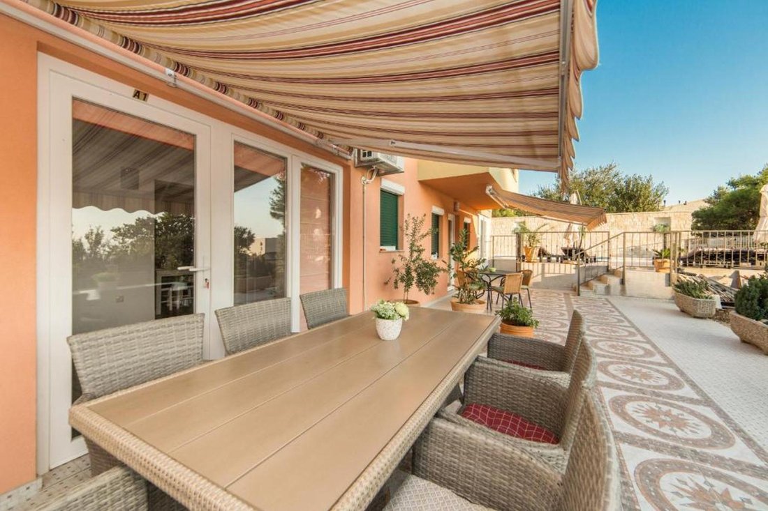 Villa in Veliko Brdo, Split-Dalmatia County, Croatia 2 - 14766284