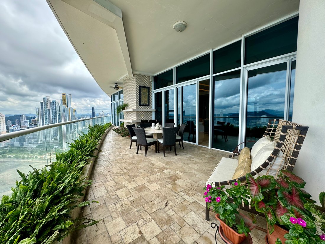 a-luxurious-haven-in-the-skies-of-paitilla-ph-in-panama-city-panama