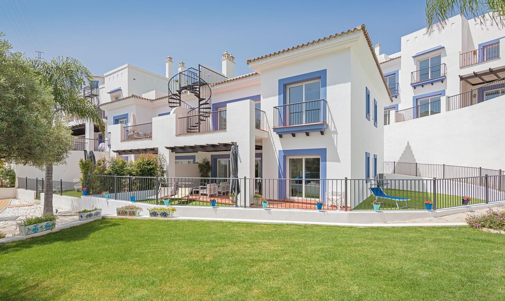 Photo inspiration: Elegant Penthouse Oasis With Luxury Amenities In Benahavís Andalusia Photo Inspiration