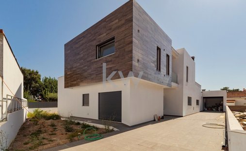 Townhouse in Azeitao (Sao Lourenco e Sao Simao), Setubal, Portugal 1
