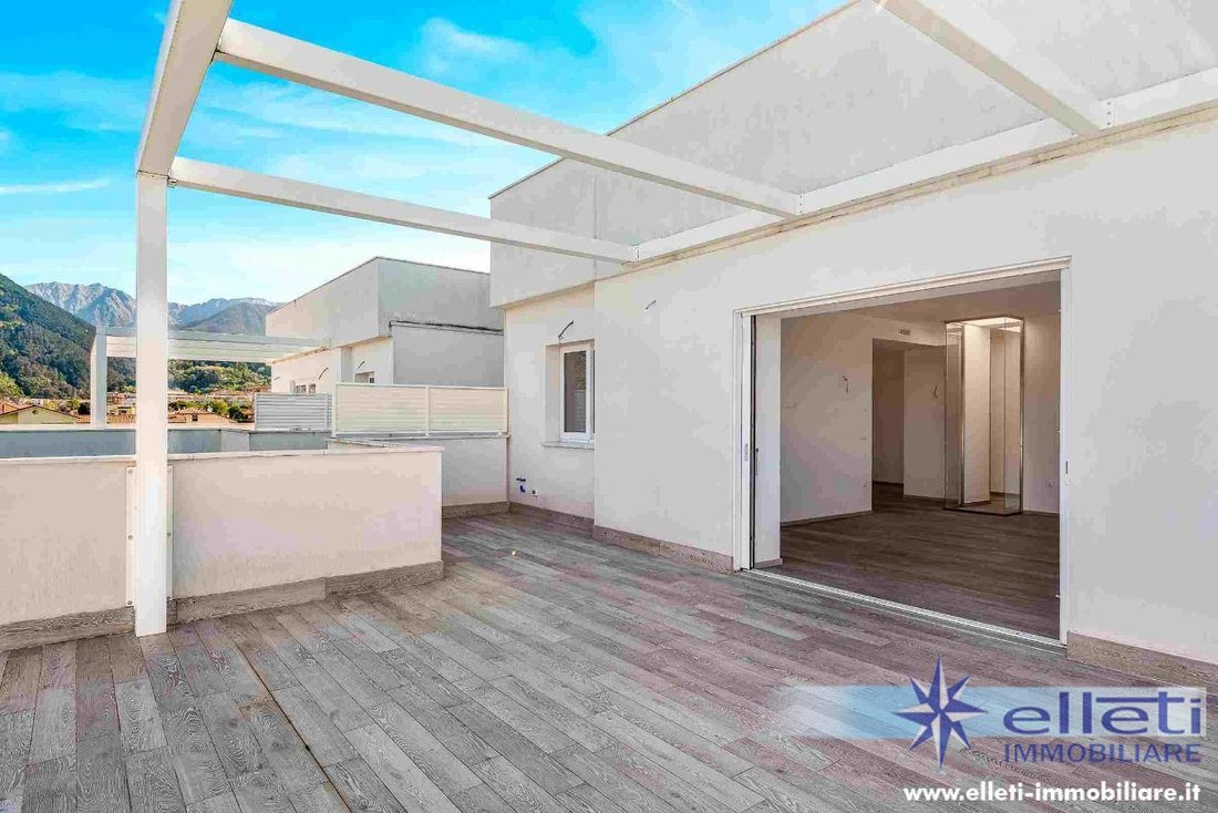 Penthouse in Center, Massa, Italy 3 - 12569242