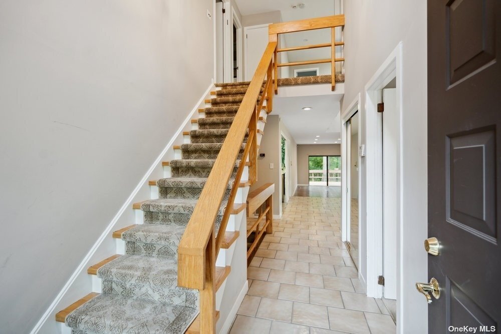 Condo Roslyn Heights In Roslyn Heights, Ny, United States For Sale