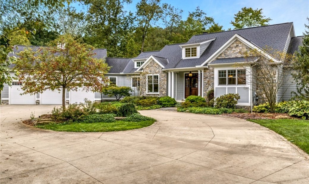 Magnificent Lake Lucerne Home In Chagrin Falls, Oh, United States For