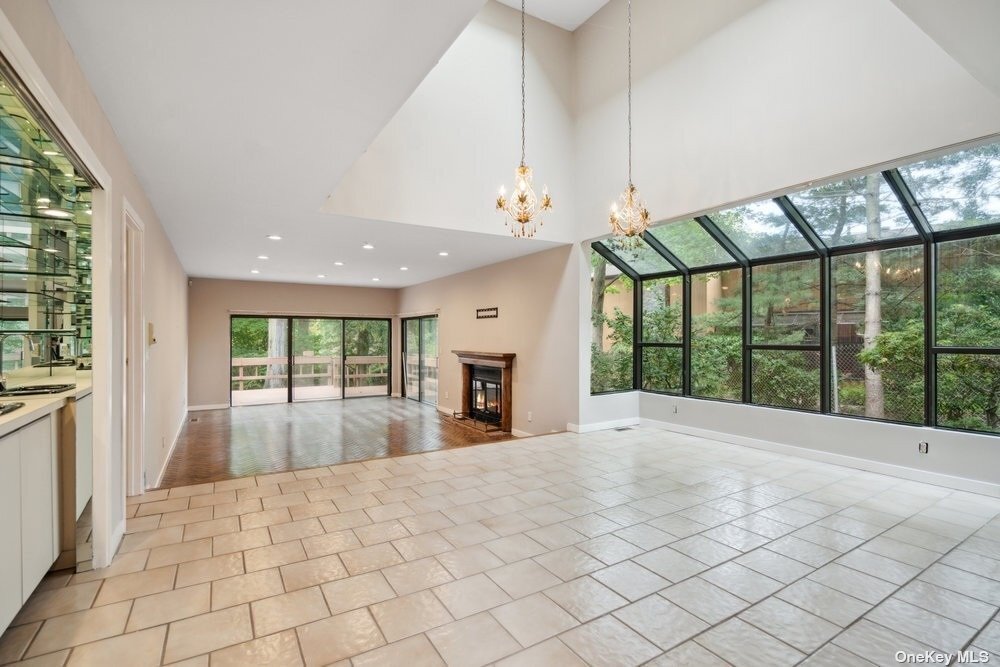 Condo Roslyn Heights In Roslyn Heights, Ny, United States For Sale