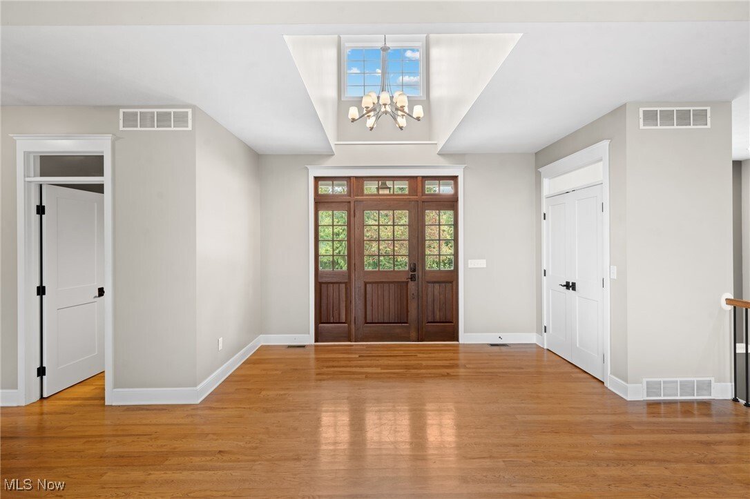 Magnificent Lake Lucerne Home In Chagrin Falls, Oh, United States For