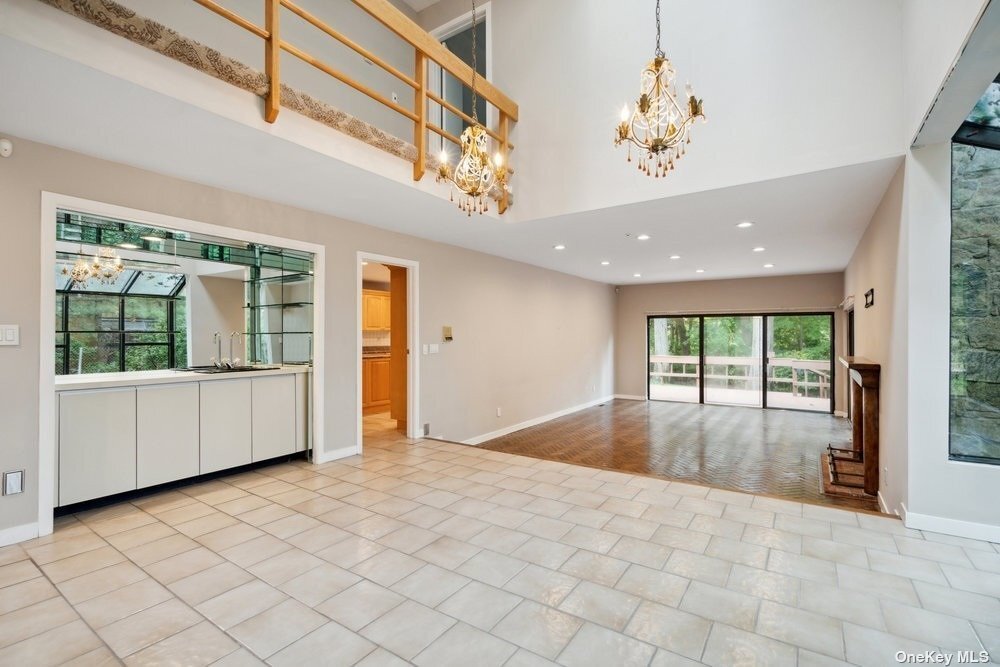 Condo Roslyn Heights In Roslyn Heights, Ny, United States For Sale