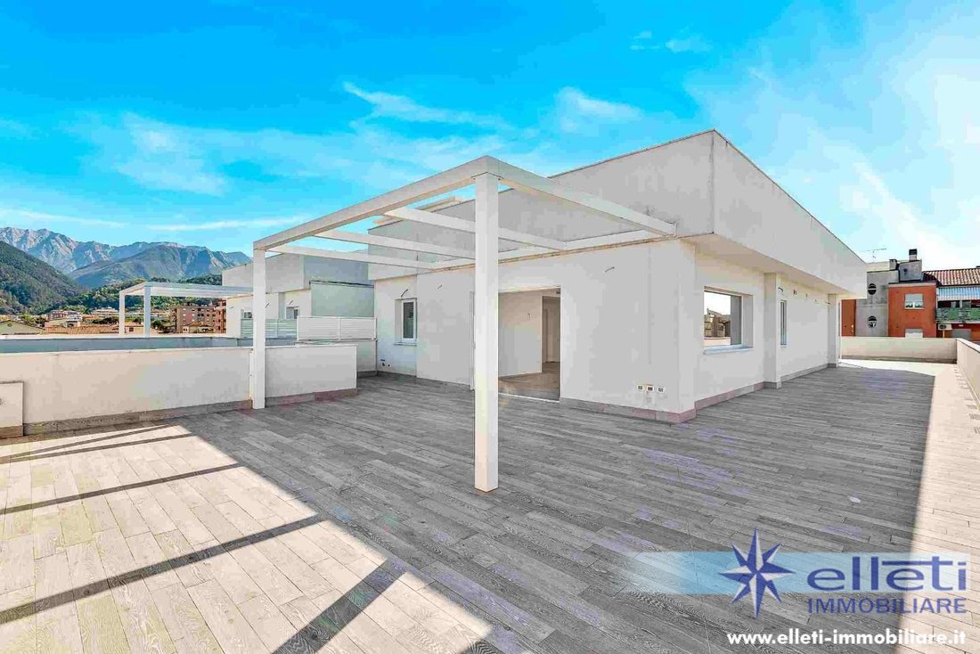 Penthouse in Center, Massa, Italy 1 - 12569242