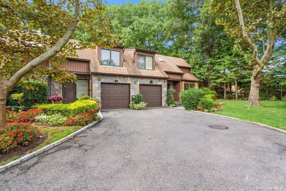 Condo Roslyn Heights In Roslyn Heights, Ny, United States For Sale