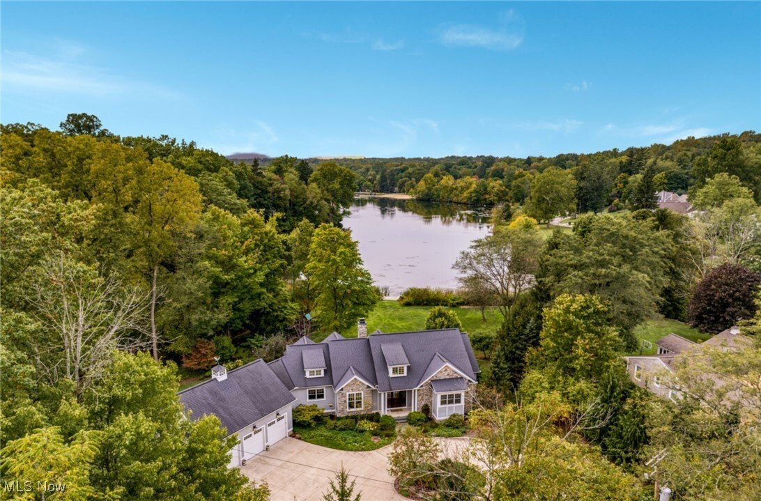 Magnificent Lake Lucerne Home In Chagrin Falls, Oh, United States For