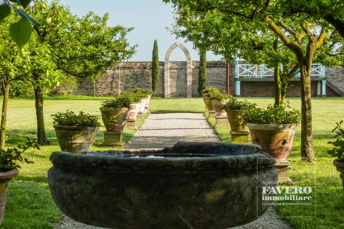 Whispers of the Brenta: A Timeless Venetian Villa’s Embrace