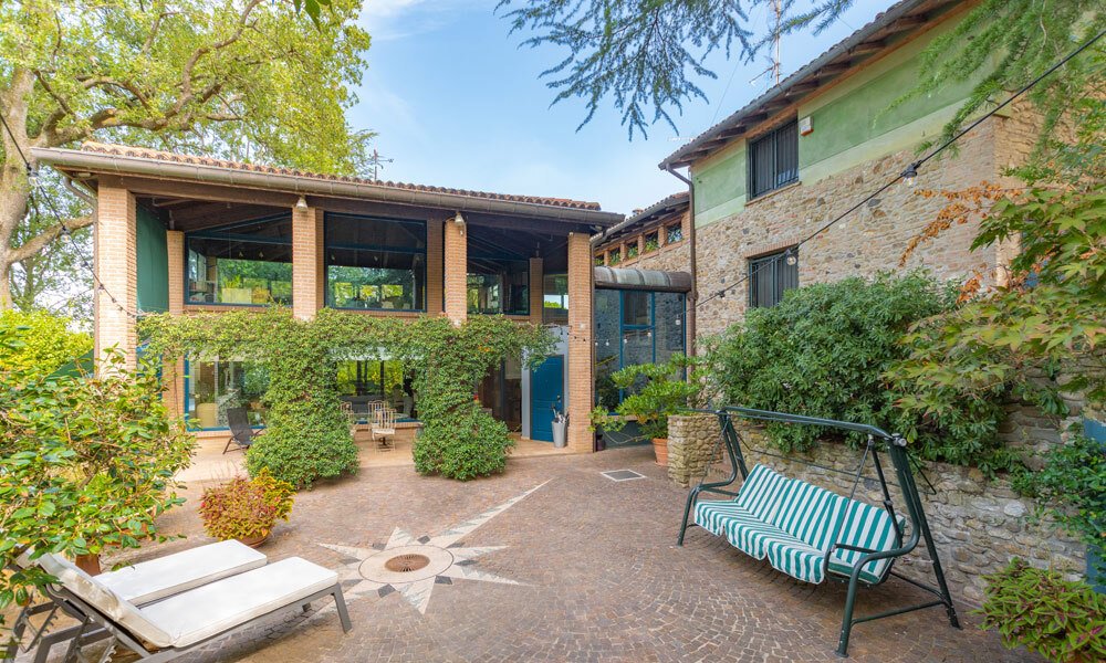 Villa in Castel San Pietro Terme, Emilia-Romagna, Italy 1 - 14775087