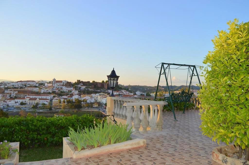 Samora Barros’ Luminous Legacy: A 1920s Algarve Masterpiece Where Art Meets Eternity
