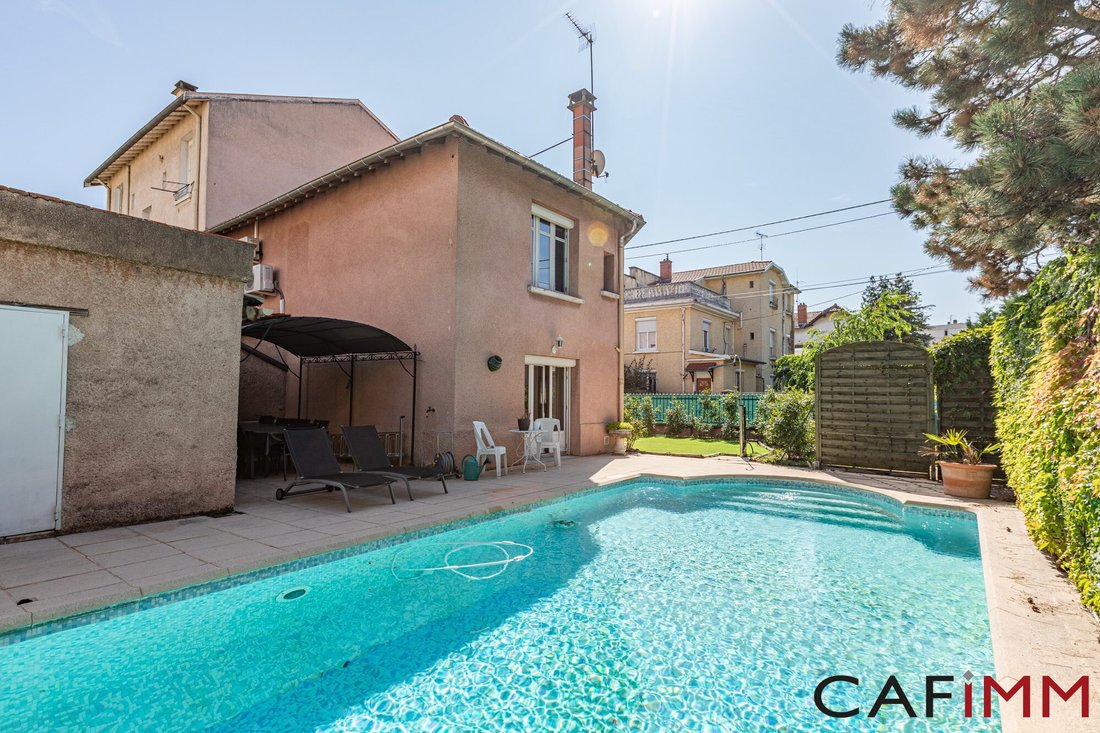 Lyon Mitoyenne 1 Côtés In Lyon, France For Sale (14774053)