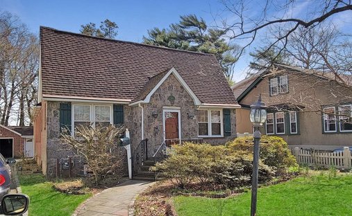 House in Merrick, New York, United States 1
