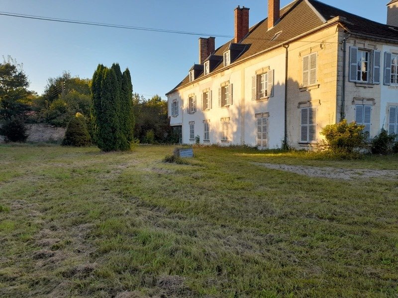 Le Rêve Champenois: A 19th-Century Château Whispering Through Time