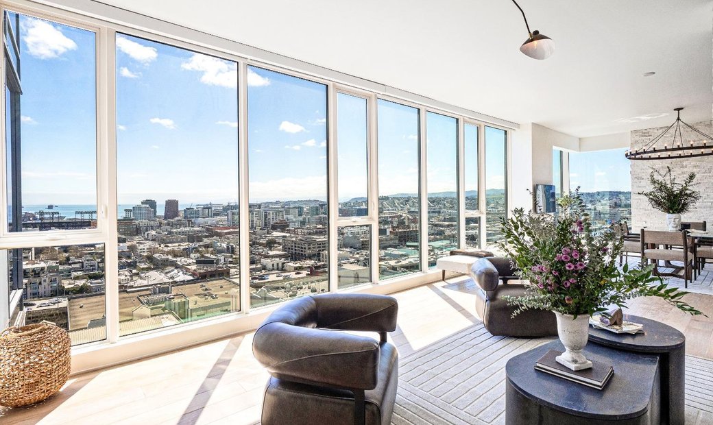 Fresh Look at One Of A Kind Tri Level Penthouse In The Dans