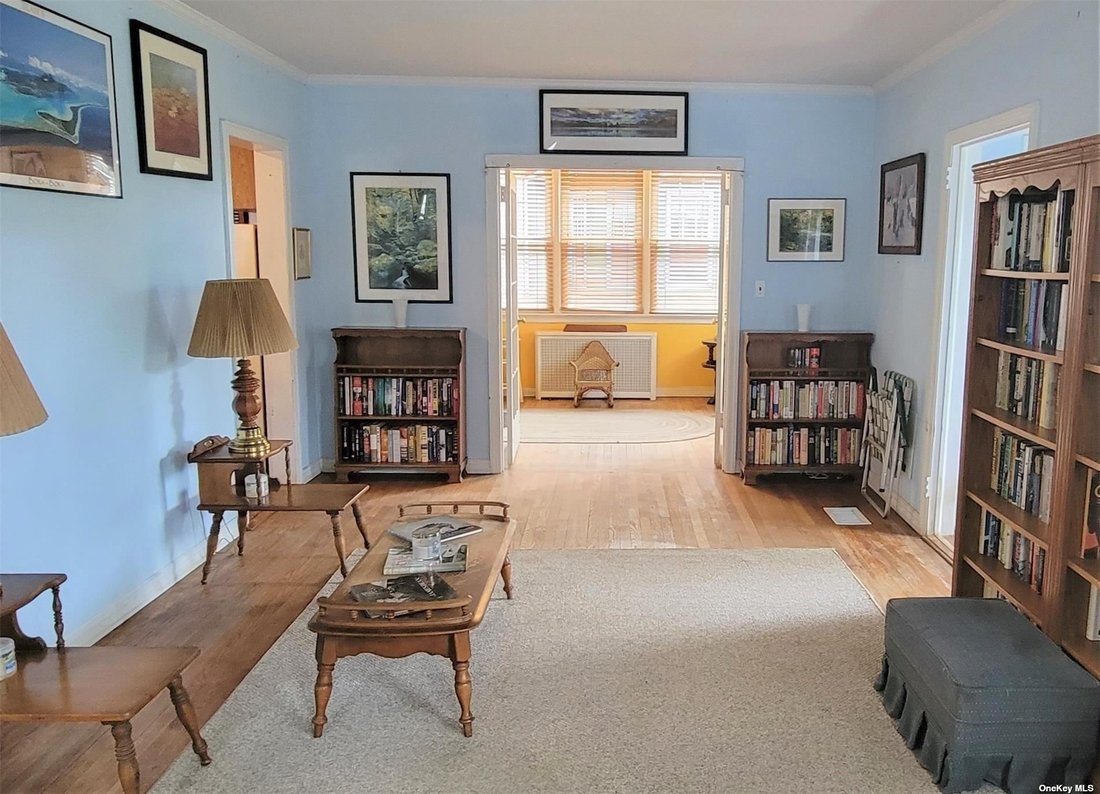 House in Merrick, New York, United States 4 - 14775134
