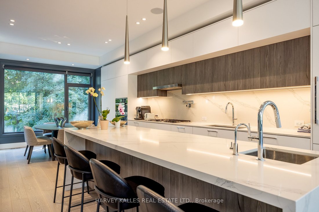 Awe Inspiring Modern Architectural Masterpiece In Toronto, Canada For