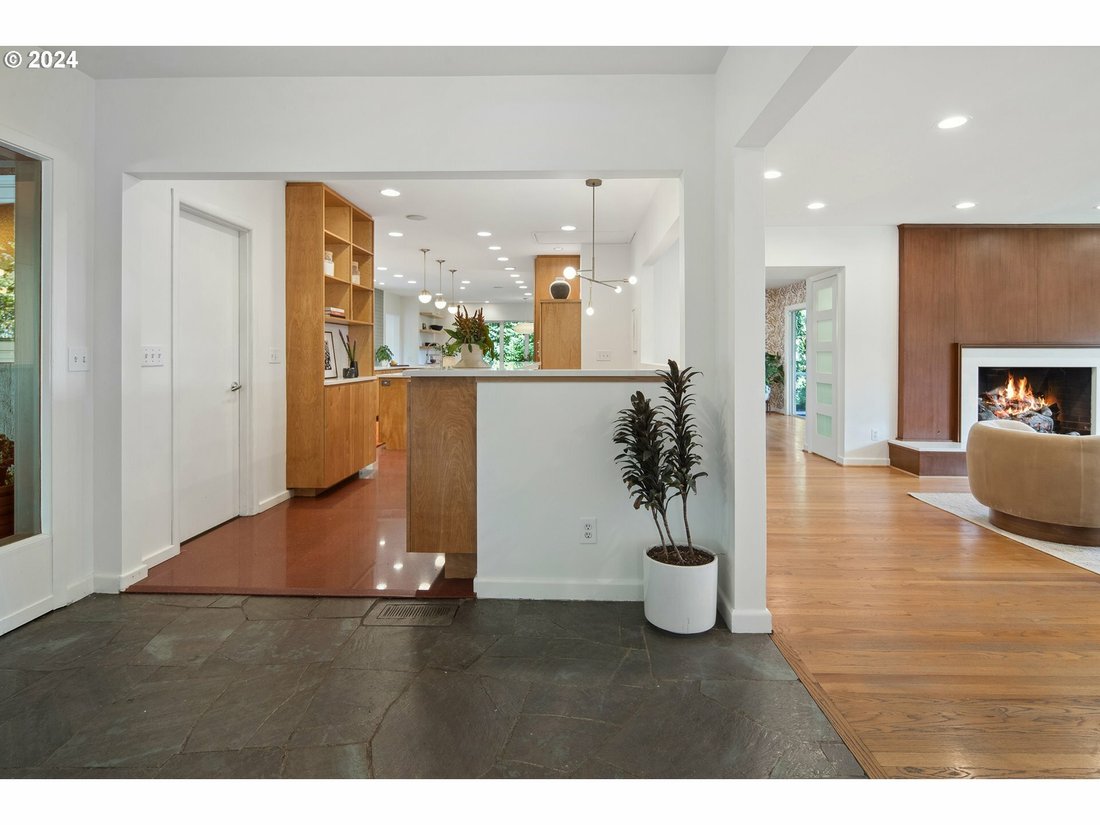 Mid Century Dunthorpe Gem In Portland, Oregon, United States For Sale