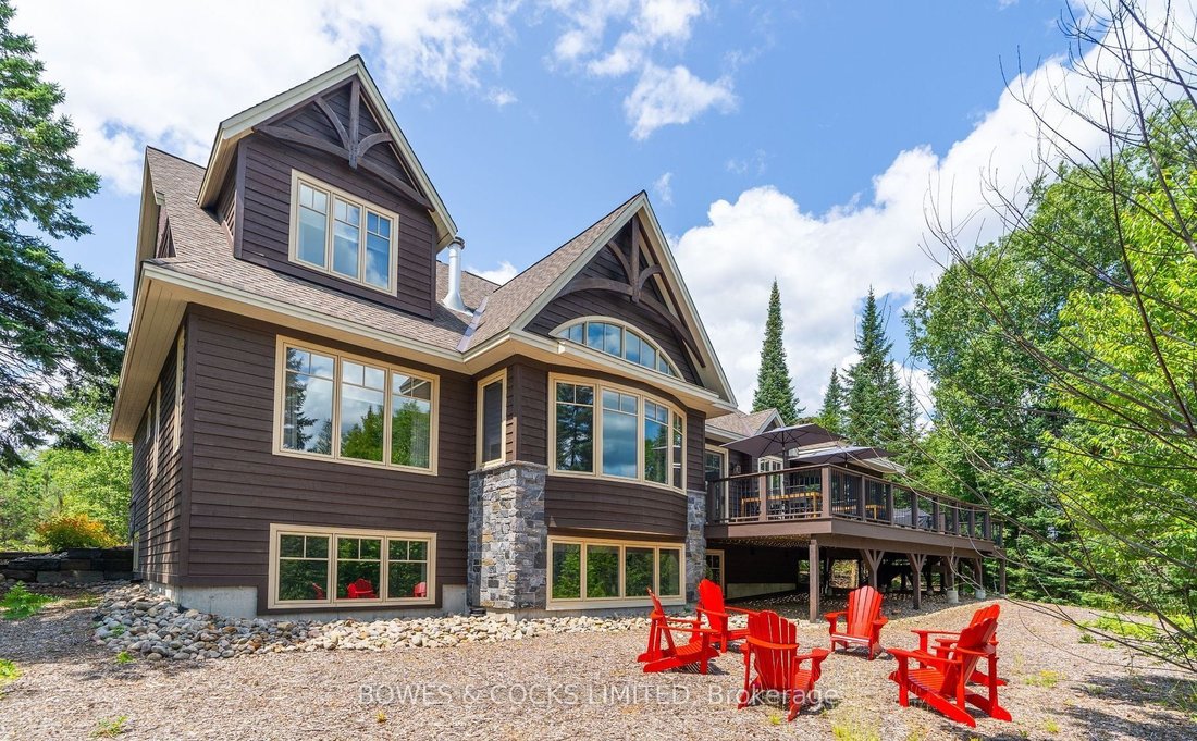 Upscale Property In The Middle Of Everything In Huntsville, Canada For