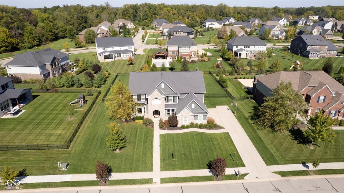 5 Bedrooms Single Family Detached In Fortville, Indiana, United States