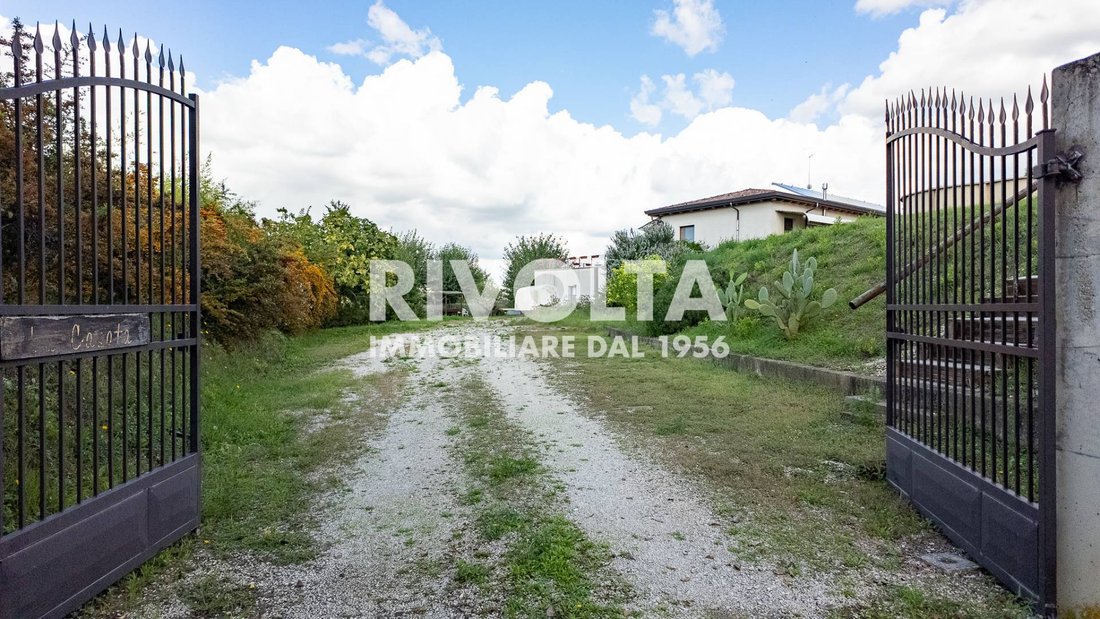 Villa in Collevecchio, Lazio, Italy 1 - 14779589