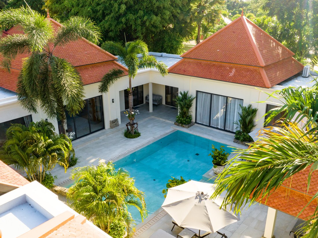 Villa in Choeng Thale, Phuket, Thailand 1 - 14784095