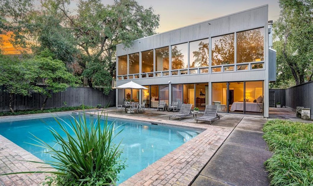 Classic And Modern Masterpiece In Southampton In Houston, Texas, United