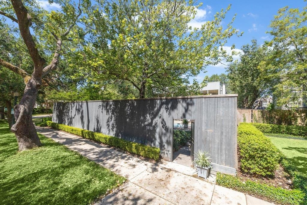 Classic And Modern Masterpiece In Southampton In Houston, Texas, United