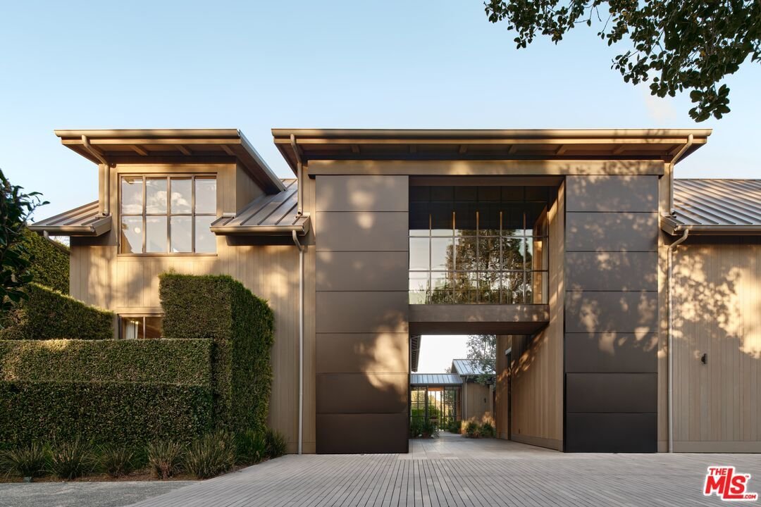 942 N Alpine Dr In Beverly Hills, California, United States For Sale