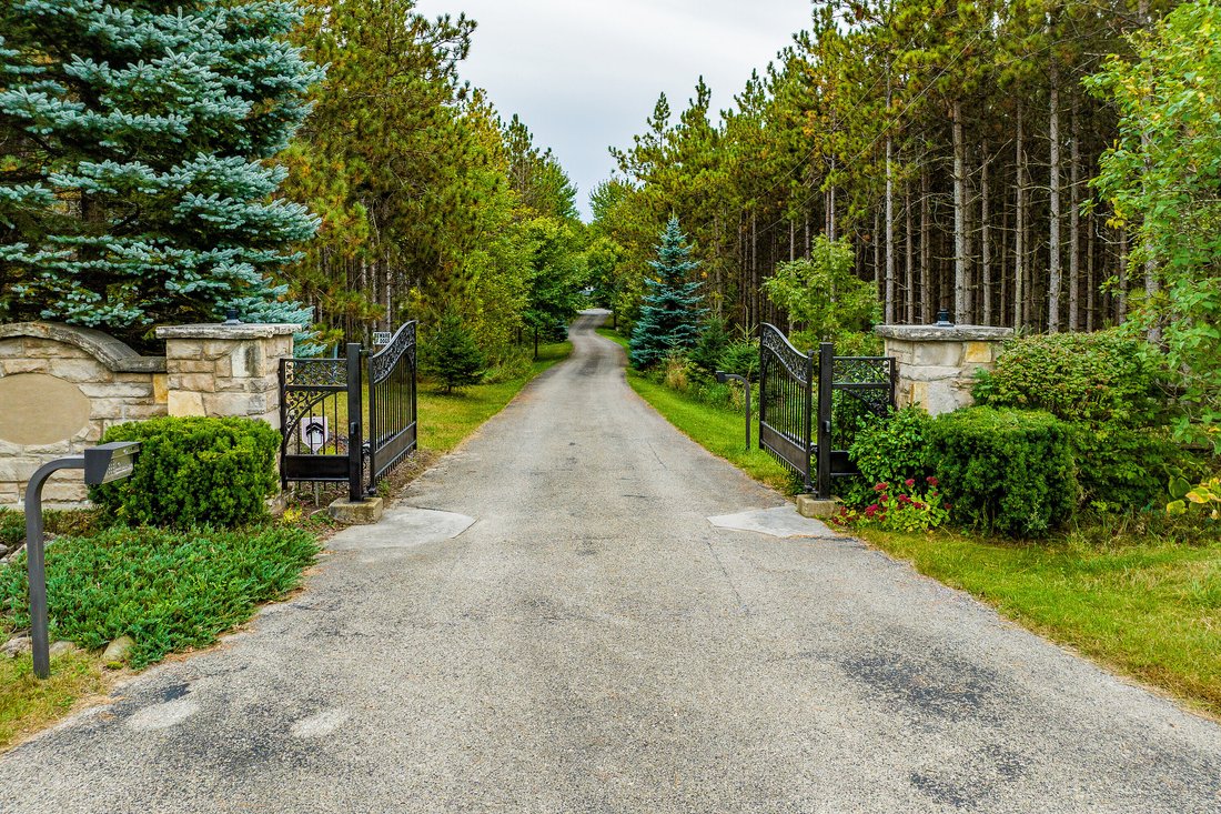 Stunning Country Home In Mansfield, Ontario, Canada For Sale (14785079)