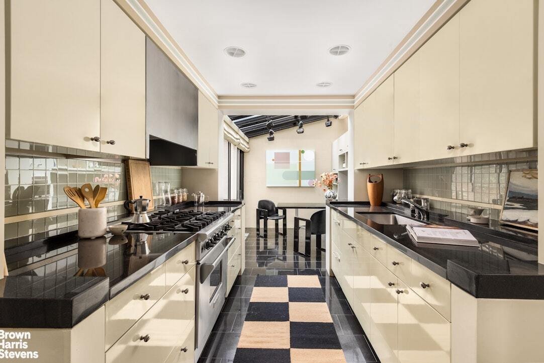 Five Bedroom Townhouse For Rent In In New York, New York, United States