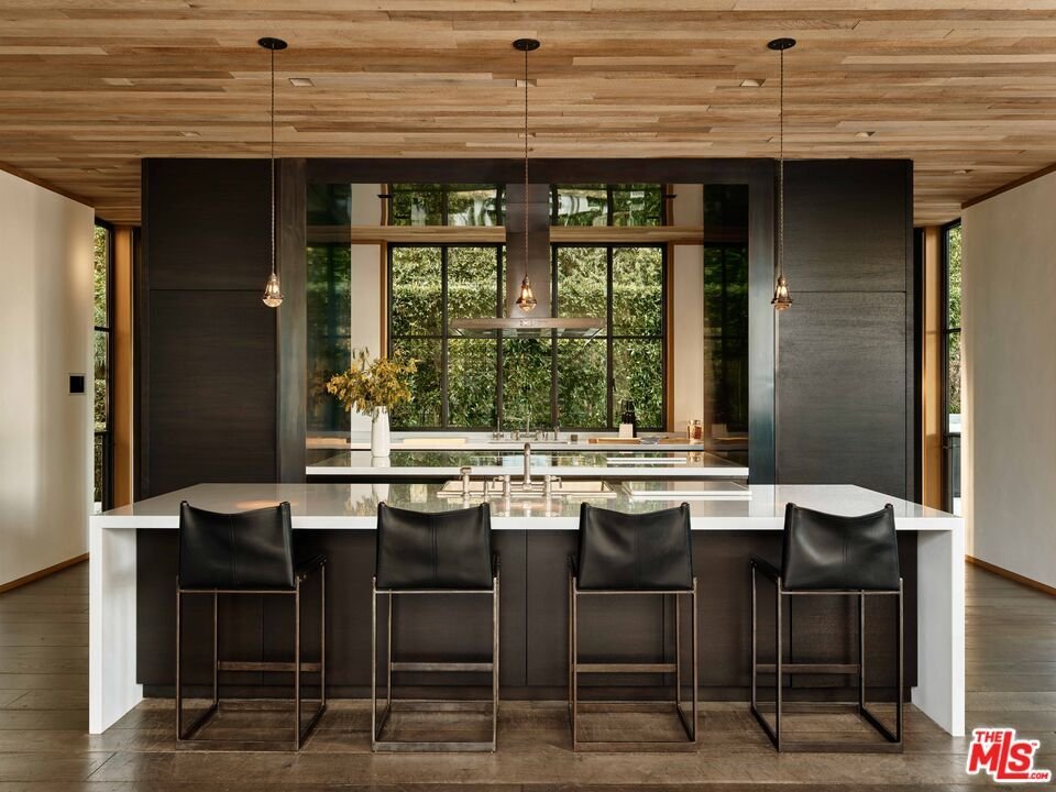 942 N Alpine Dr In Beverly Hills, California, United States For Sale