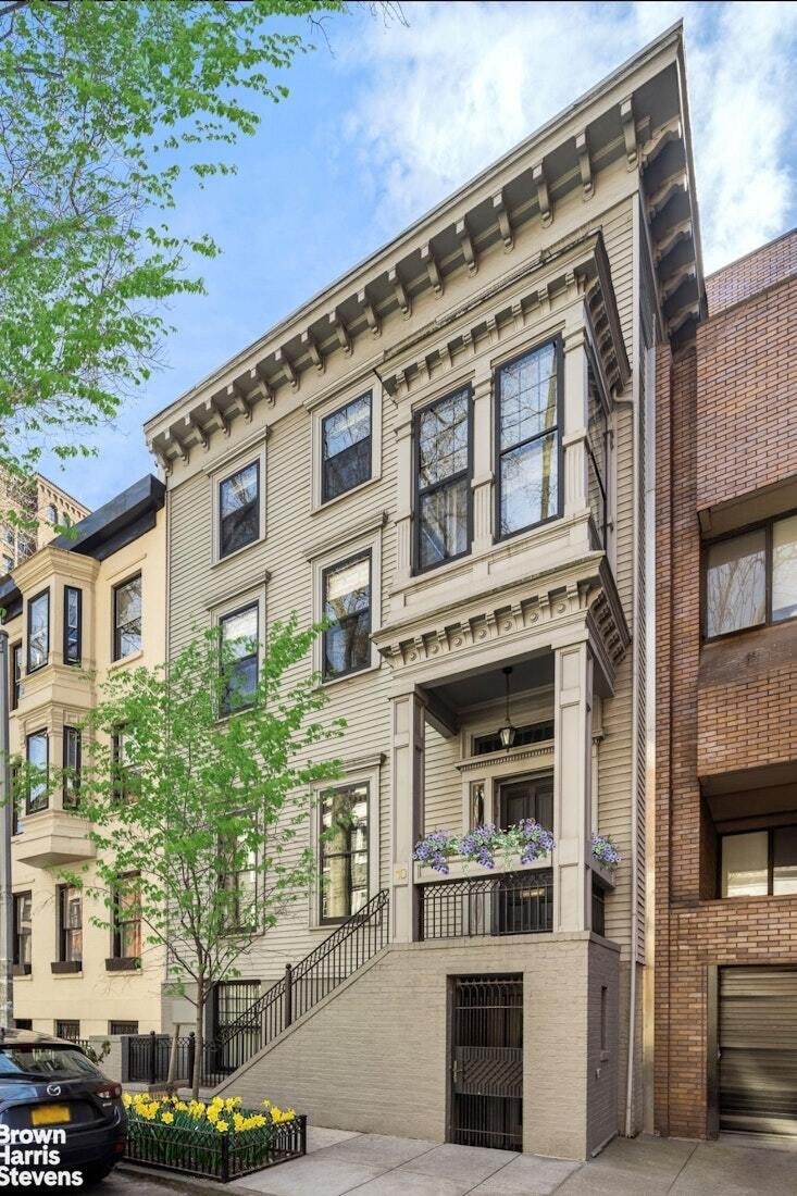 Five Bedroom Townhouse For Rent In In New York, New York, United States