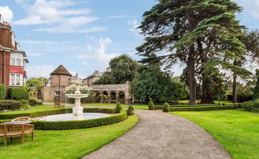 Apartment in Richmond Upon Thames, England 1