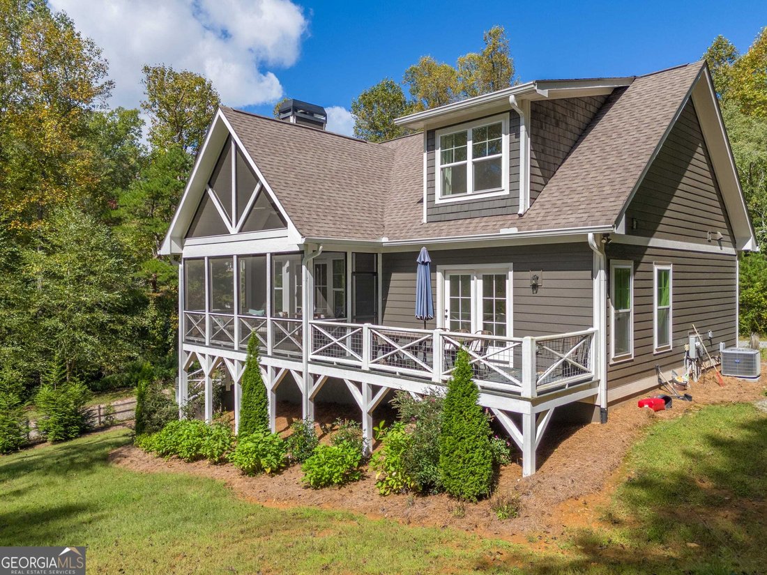 Charming Cottage With Lakeside Pavilion On In Tiger, United