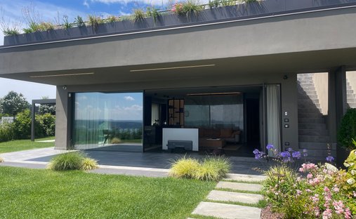 Villa in Hill Zone, Padenghe sul Garda, Lombardy 1