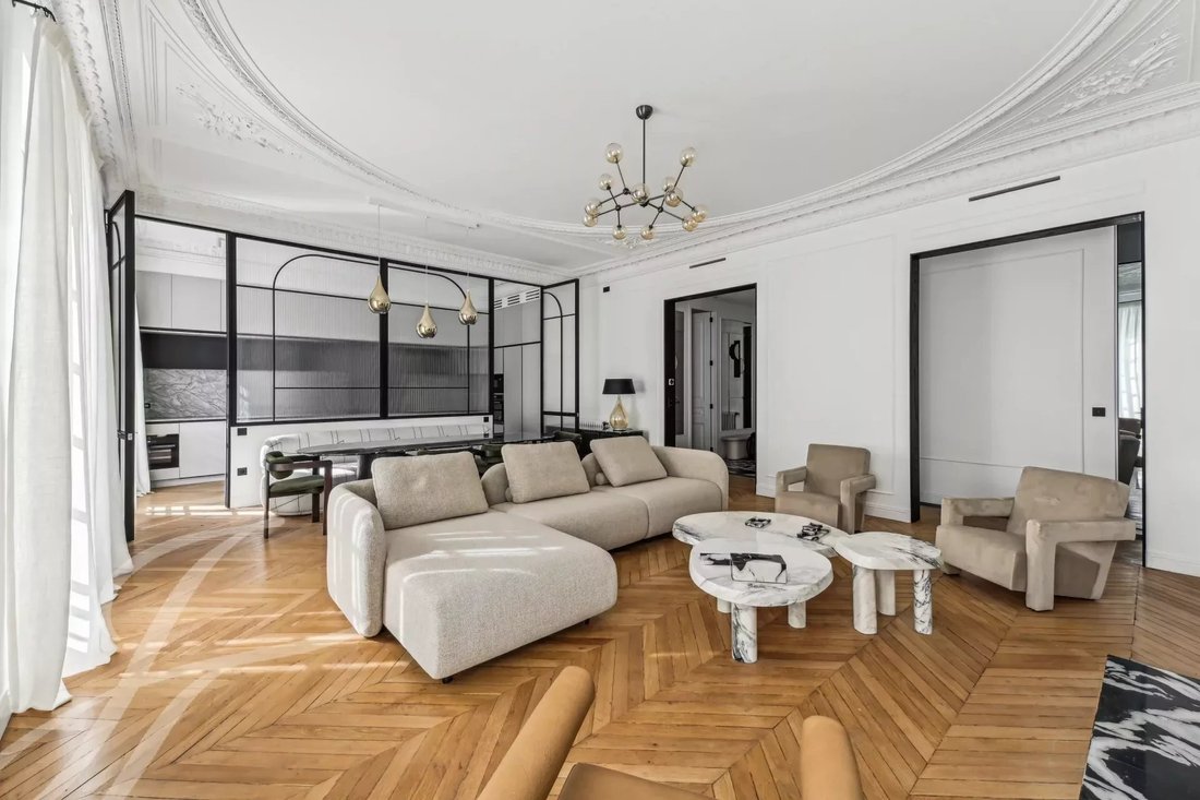 Paris 16 / Rue De La Pompe 4 Rooms In Paris, île De France, France For