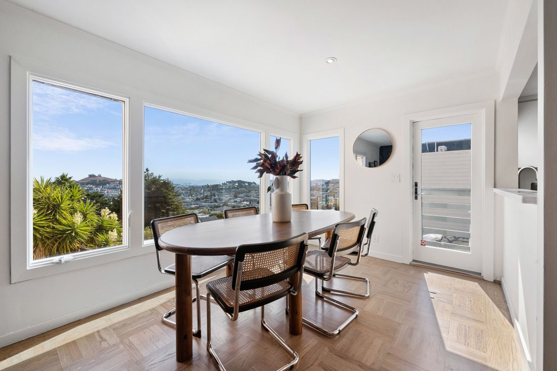 Tastefully Updated, Beautiful Views In San Francisco, California