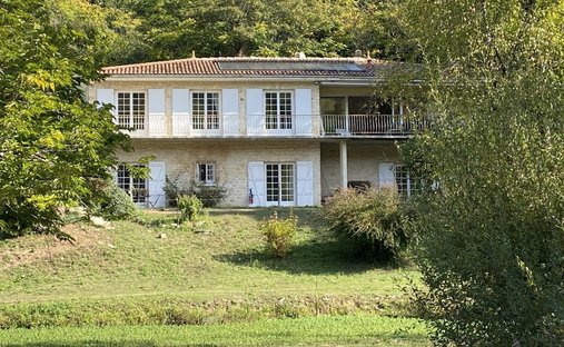 Maison à Saint Ausone-Saint Martin-Saint Gelais, Angoulême, France 1