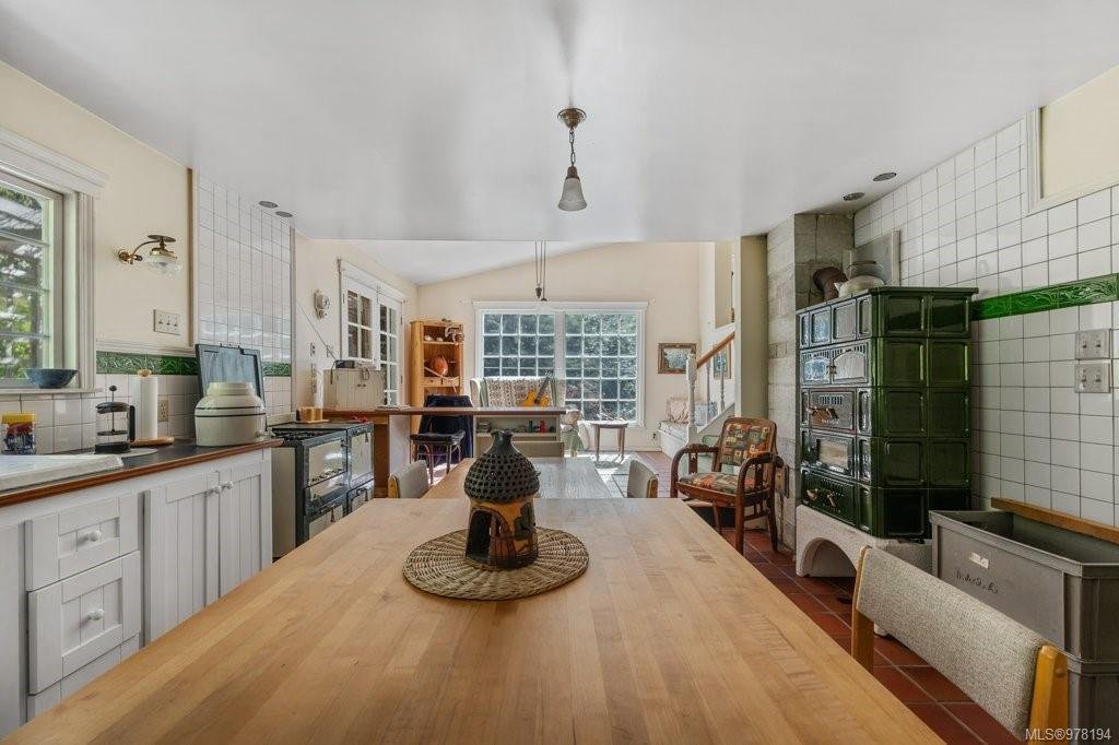 A Beautiful Home Nestled In The In Lasqueti Island, British Columbia