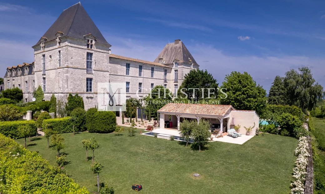 The South Tower A History Etched In In Bergerac, Nouvelle Aquitaine