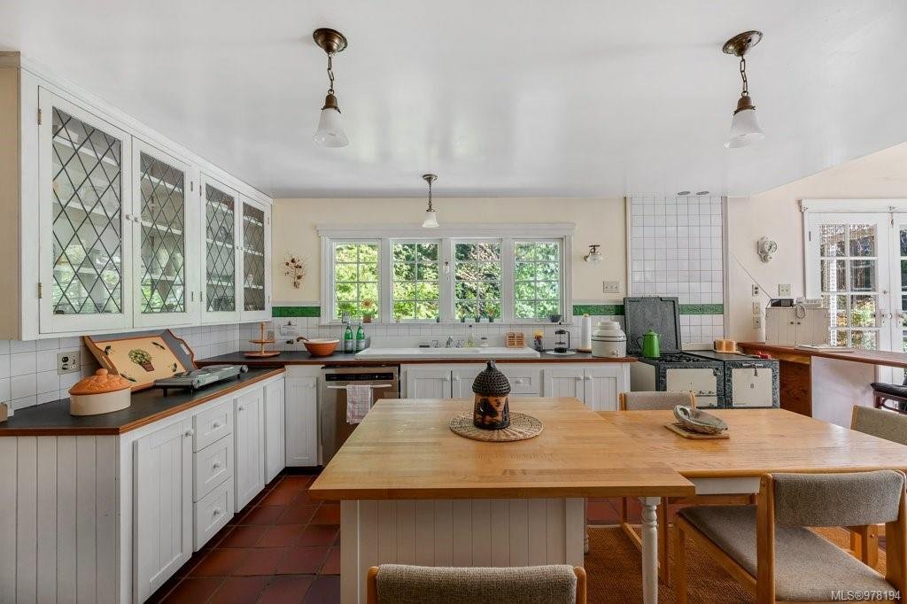 A Beautiful Home Nestled In The In Lasqueti Island, British Columbia