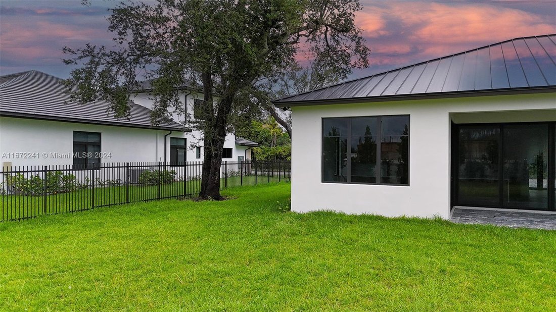 7346 Sw 72 Nd Pl In Miami, Fl, United States For Sale (14791123)