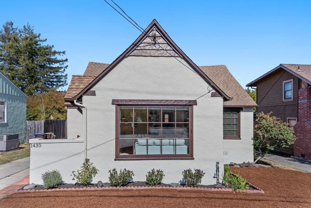 Beautifully Remodeled Tudor In In Santa Cruz, California, United States