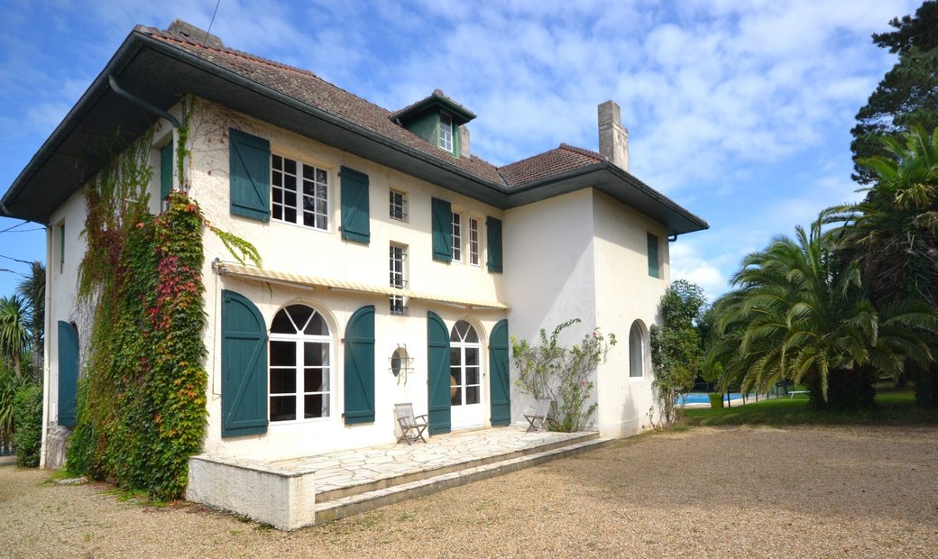 Bourgeois House With Swimming Pool In Anglet, Nouvelle Aquitaine