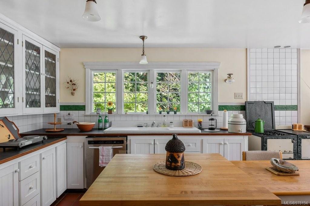 A Beautiful Home Nestled In The In Lasqueti Island, British Columbia