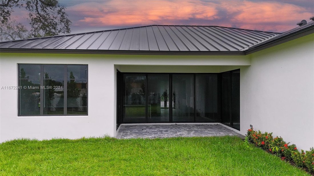 7346 Sw 72 Nd Pl In Miami, Fl, United States For Sale (14791123)